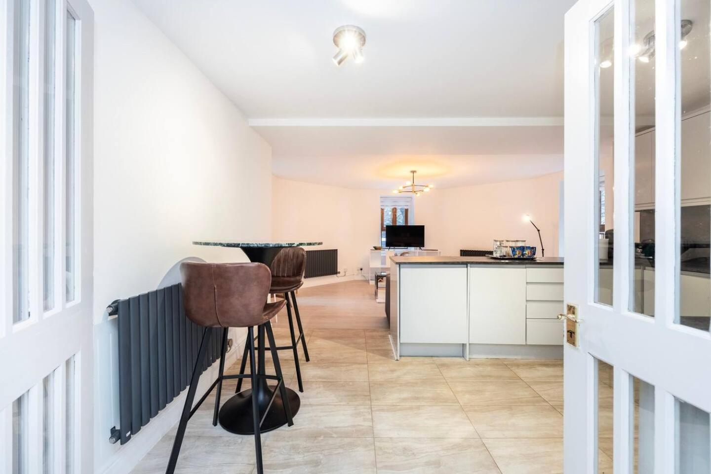 Lavish 1 Bedroom Near Tottenham Stadium Casa de Férias